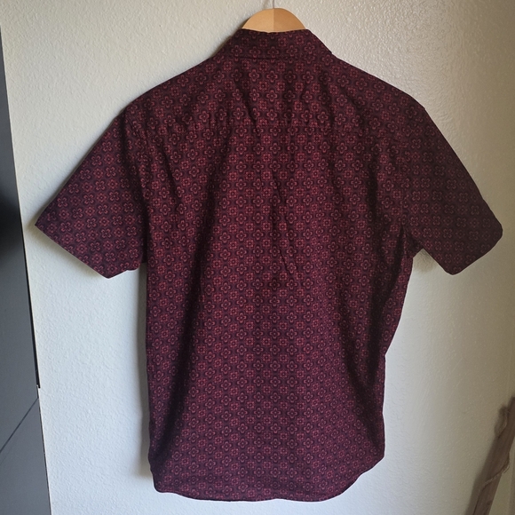 Consequences Red Floral Geometric Print Button Down Shirt Men’s Size Medium - Picture 4 of 6